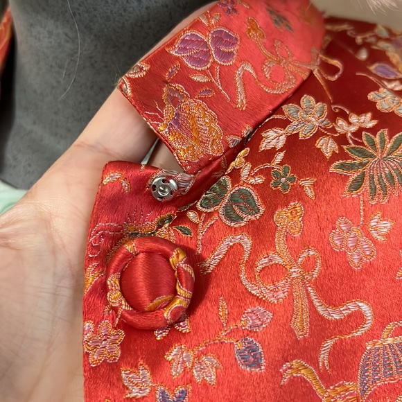 Vintage Asian long jacket with beautiful side detail and red satin lining - Picture 9 of 9